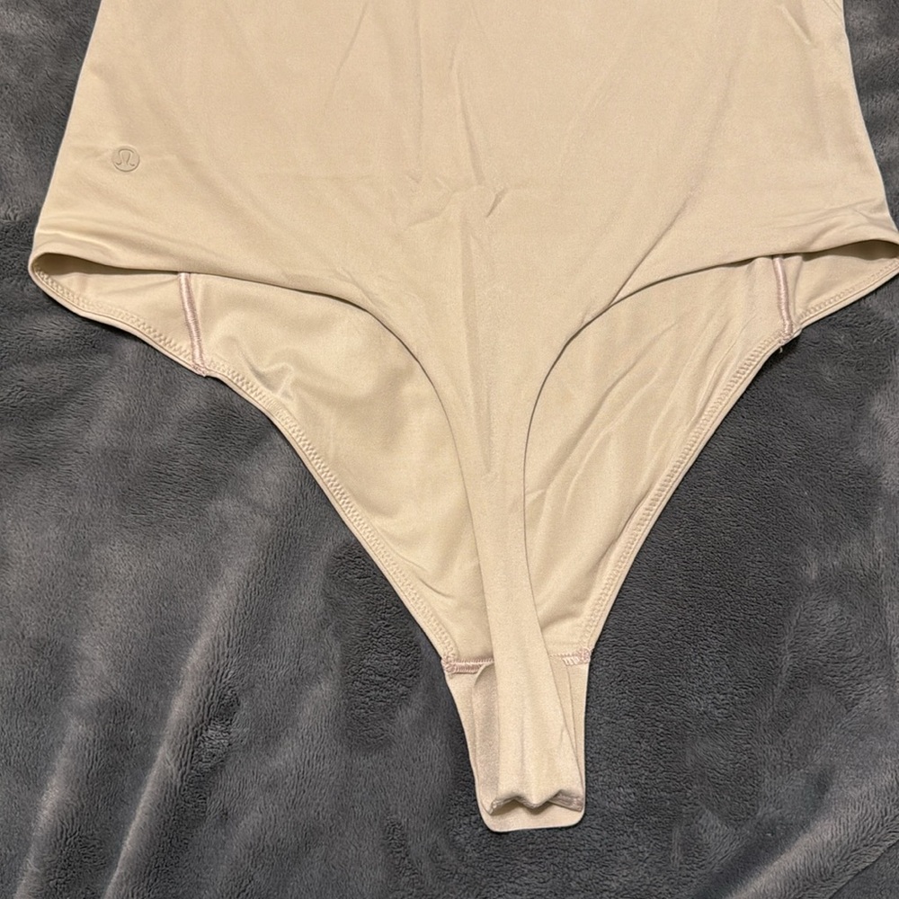Nulu Long-Sleeve One-Shoulder Bodysuit - Picture 11 of 12